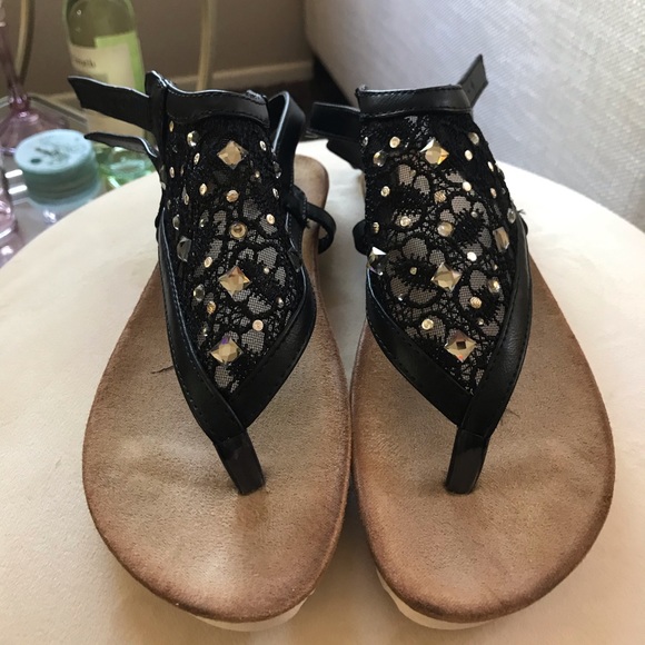 Urban lace and sequin thong sandals✨ - Picture 2 of 6